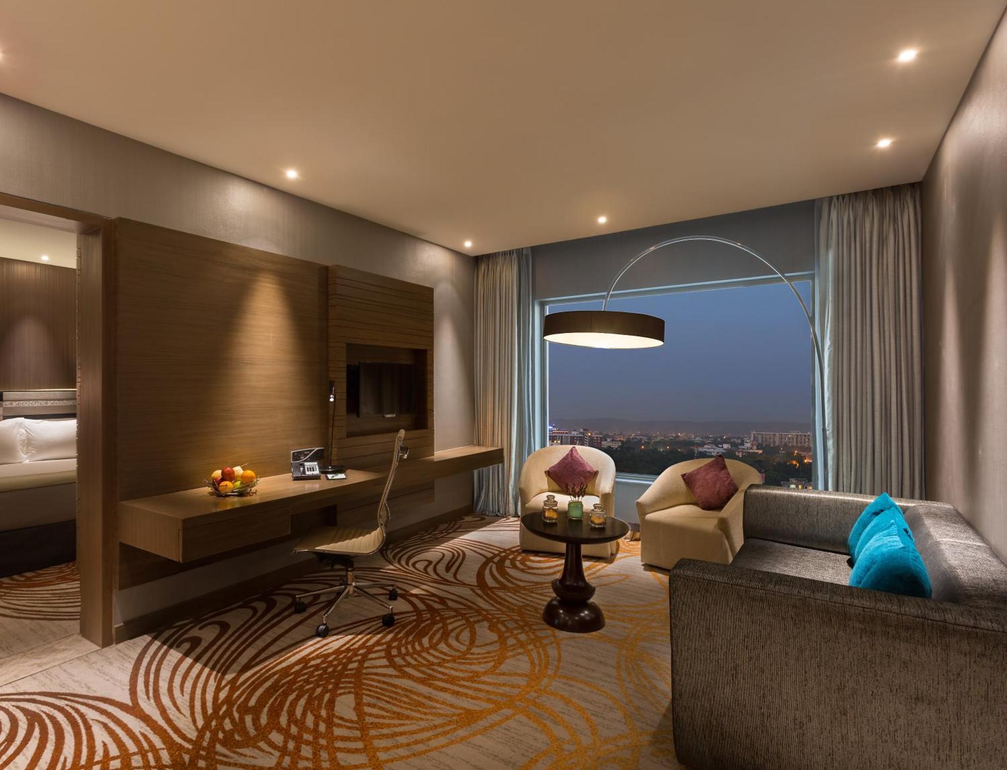 होटल Centre By Ihg 5*