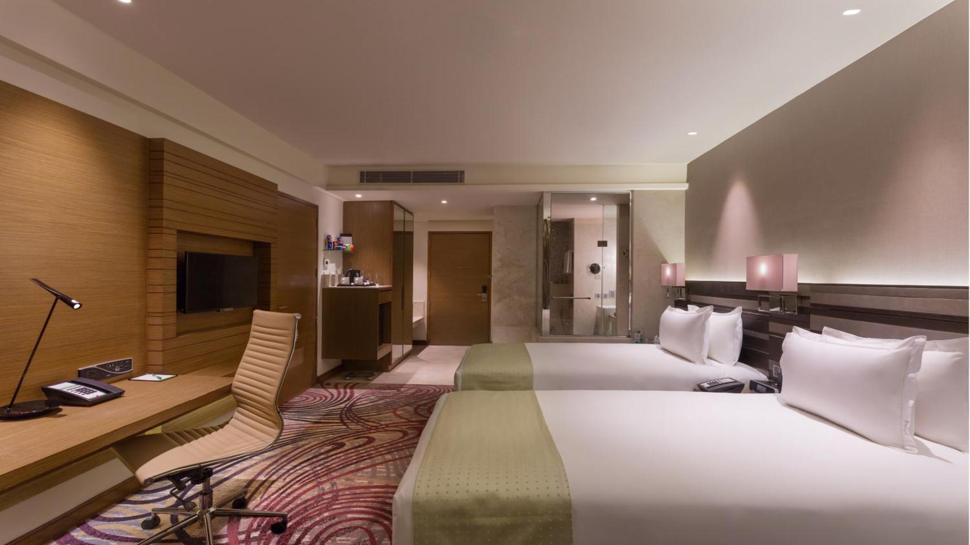 होटल Centre By Ihg 5*