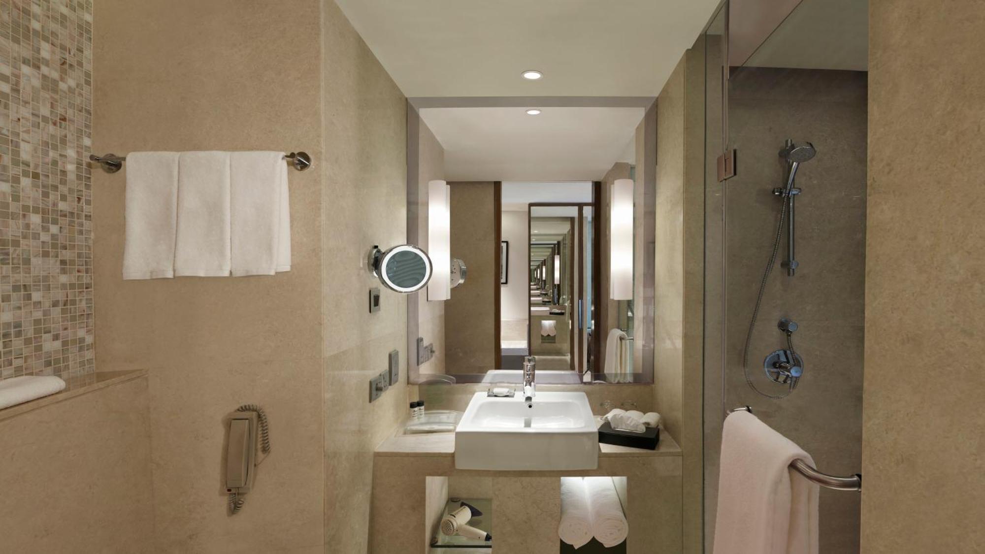 होटल Centre By Ihg 5*